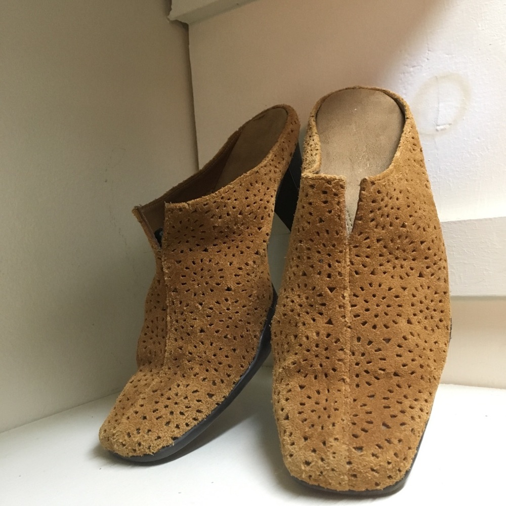 Tan Perforated Suede Mule Heels w Square Toe - 7.5 - Picture 2 of 8
